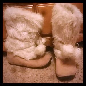 Womens furr boots